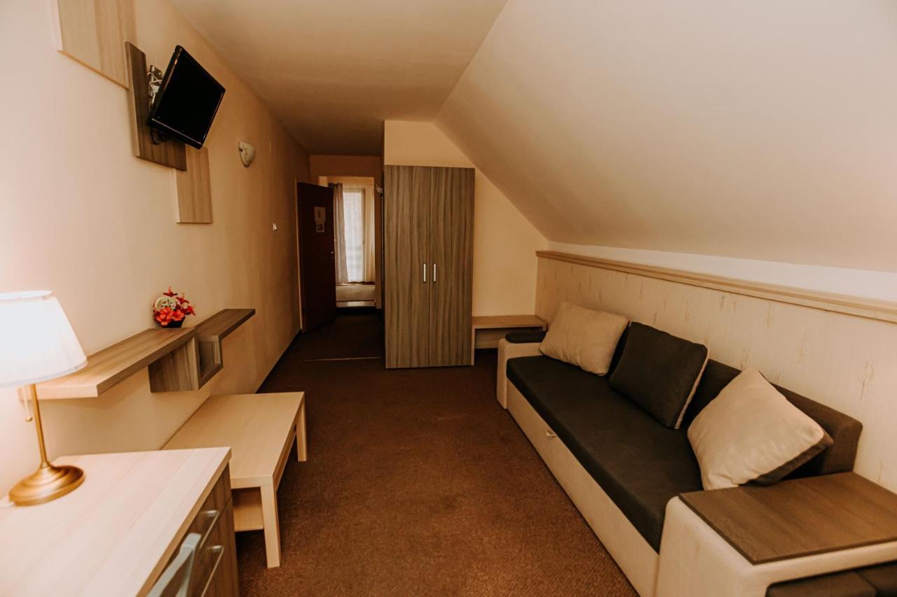 Guest House Lacul Linistit モネアサ エクステリア 写真