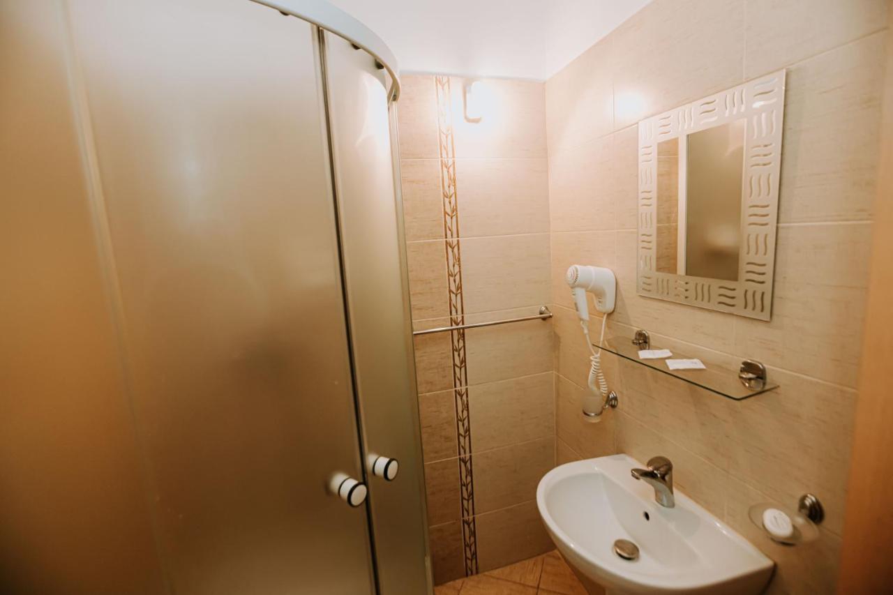 Guest House Lacul Linistit モネアサ エクステリア 写真