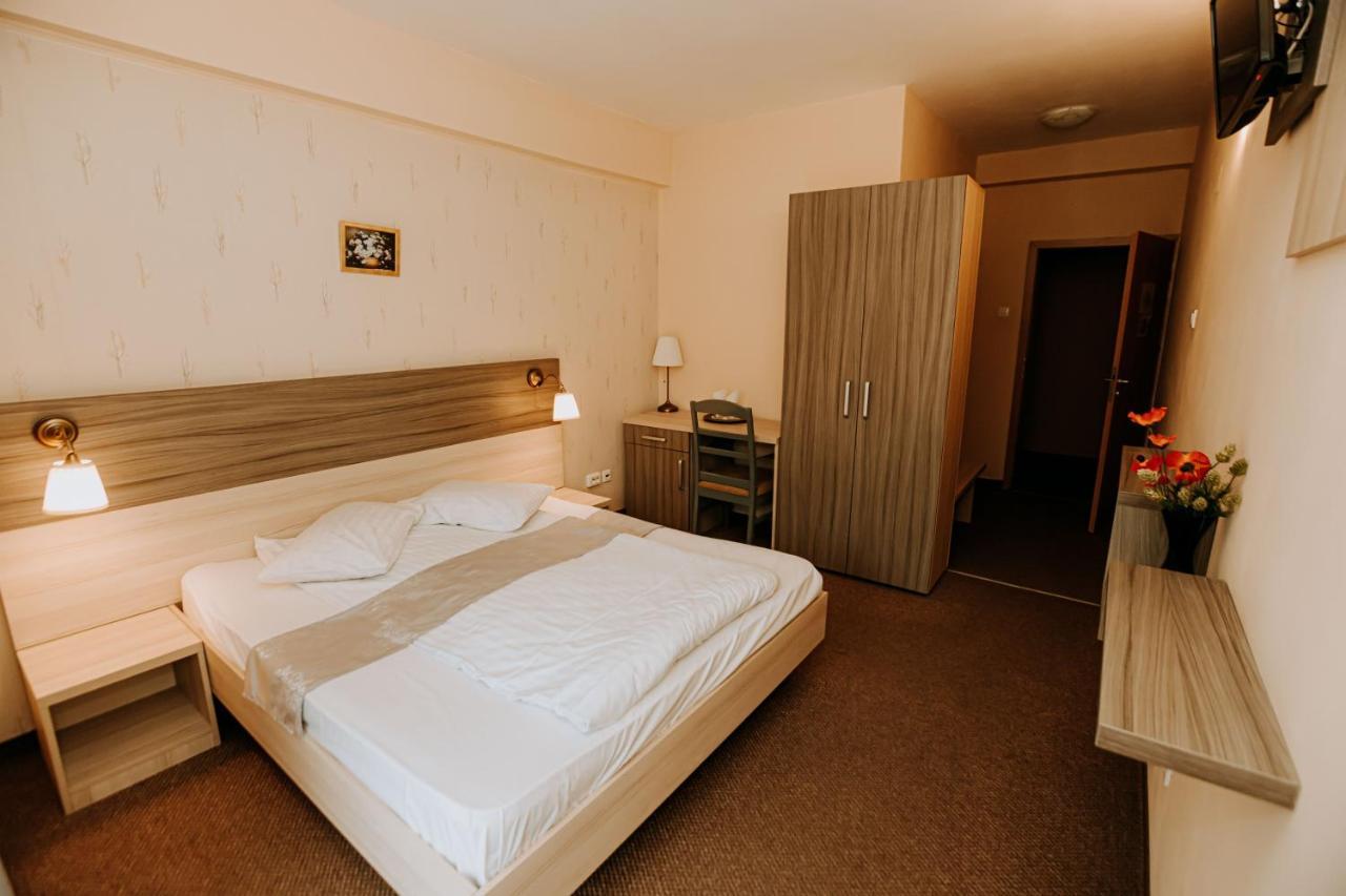 Guest House Lacul Linistit モネアサ エクステリア 写真
