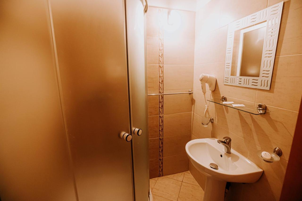 Guest House Lacul Linistit モネアサ エクステリア 写真