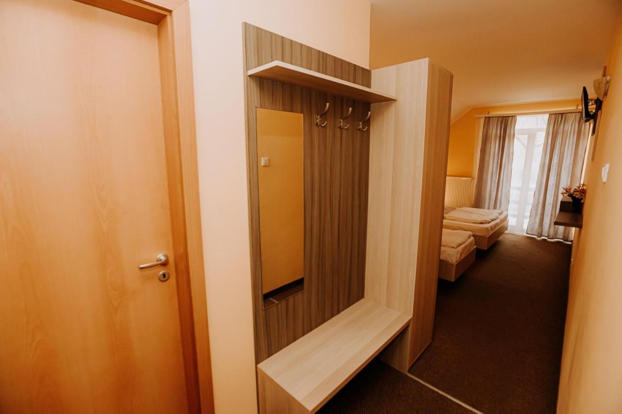 Guest House Lacul Linistit モネアサ エクステリア 写真