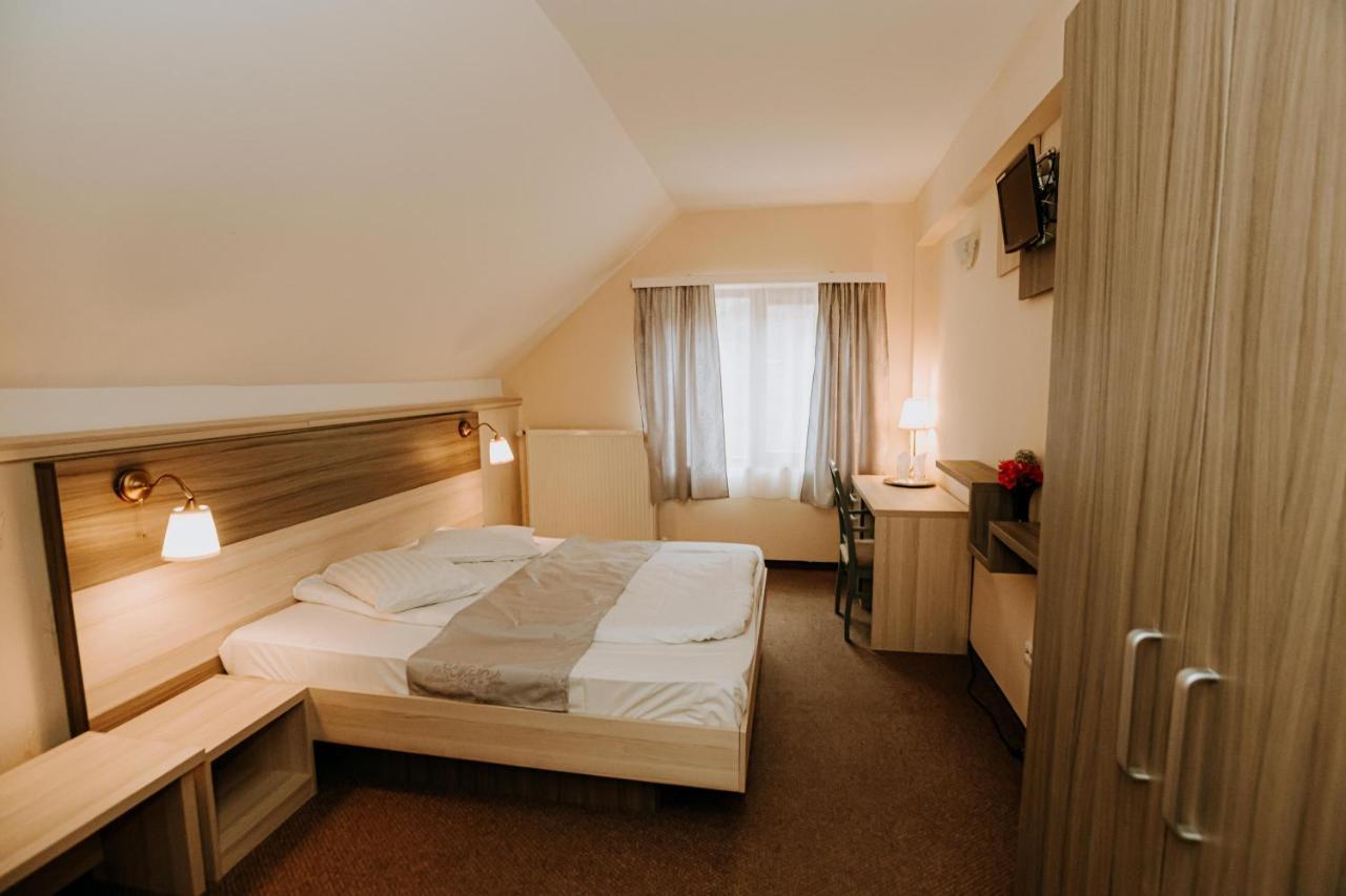 Guest House Lacul Linistit モネアサ エクステリア 写真