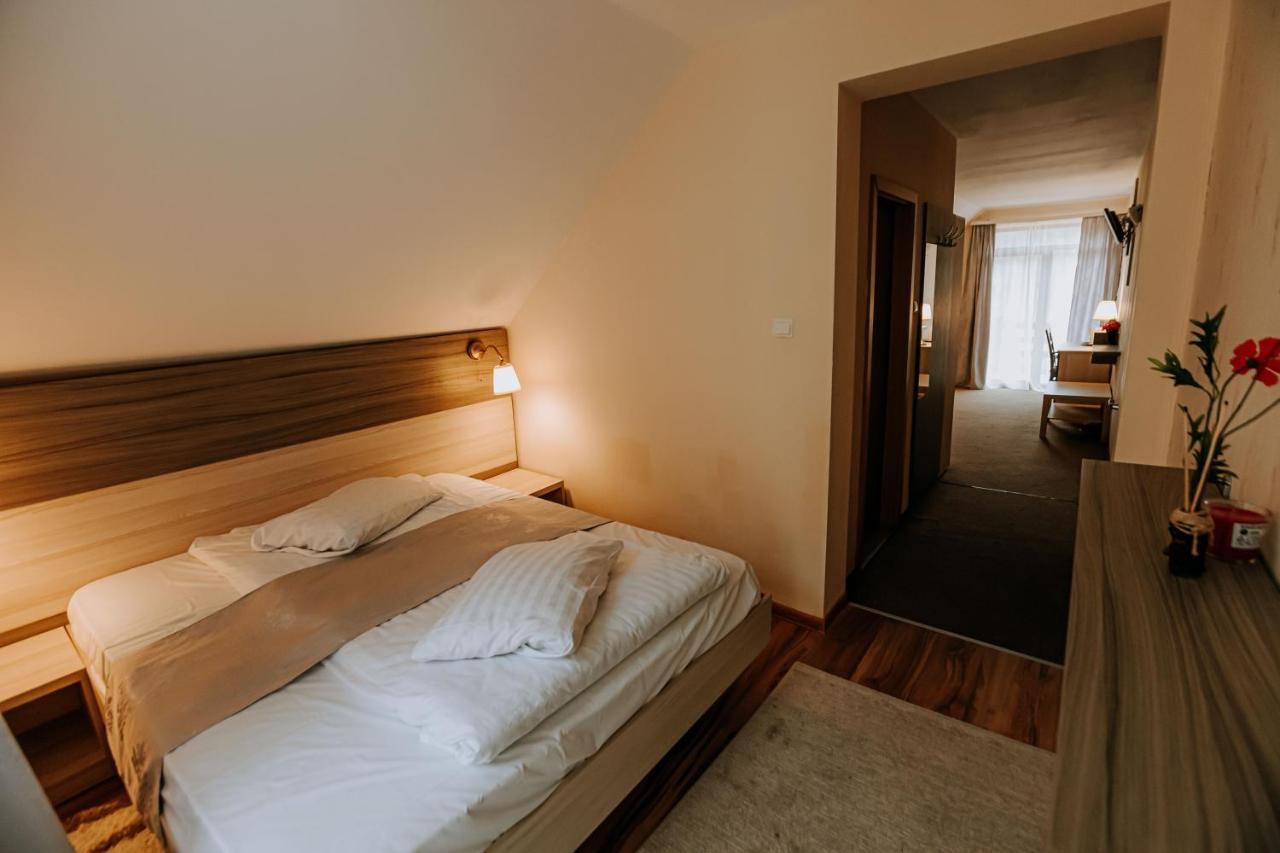 Guest House Lacul Linistit モネアサ エクステリア 写真