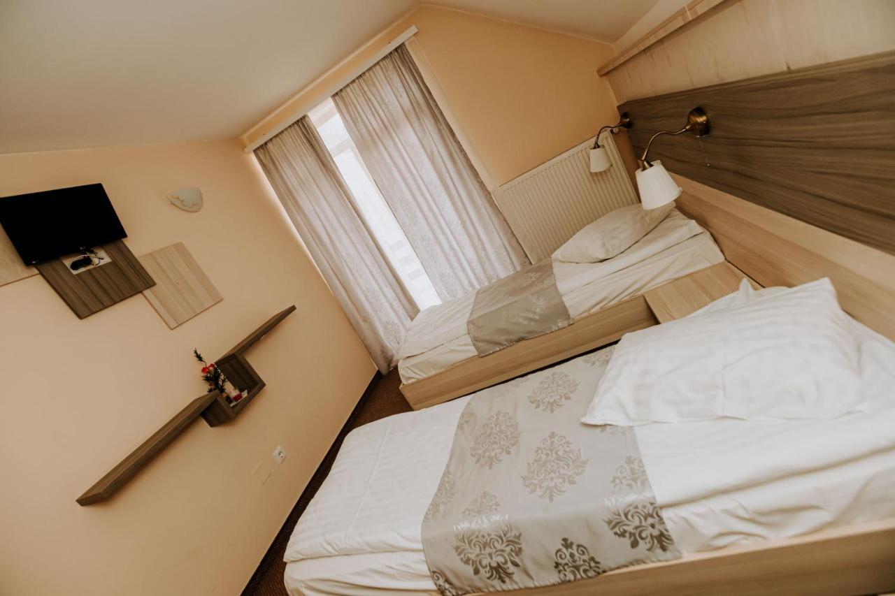 Guest House Lacul Linistit モネアサ エクステリア 写真